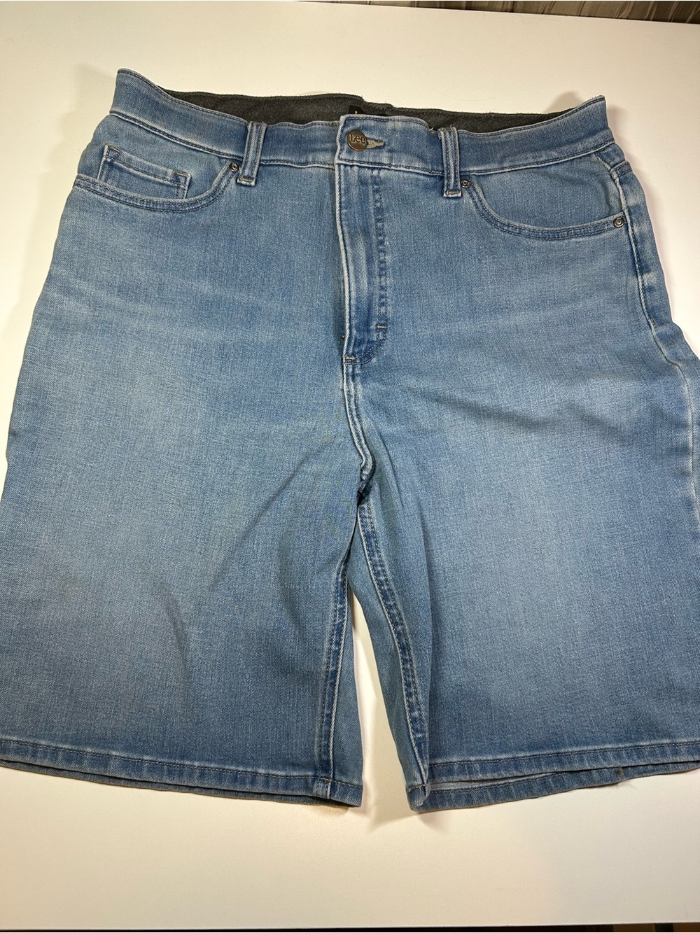Lee Light Blue Denim Shorts Straight Leg Women’s 16 Medium Reg High Rise